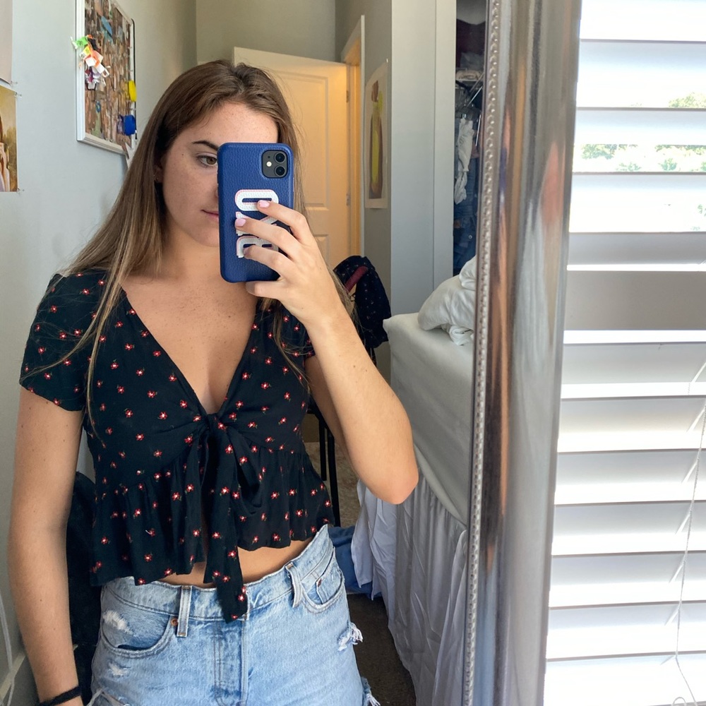 Brandy Melville tie front top